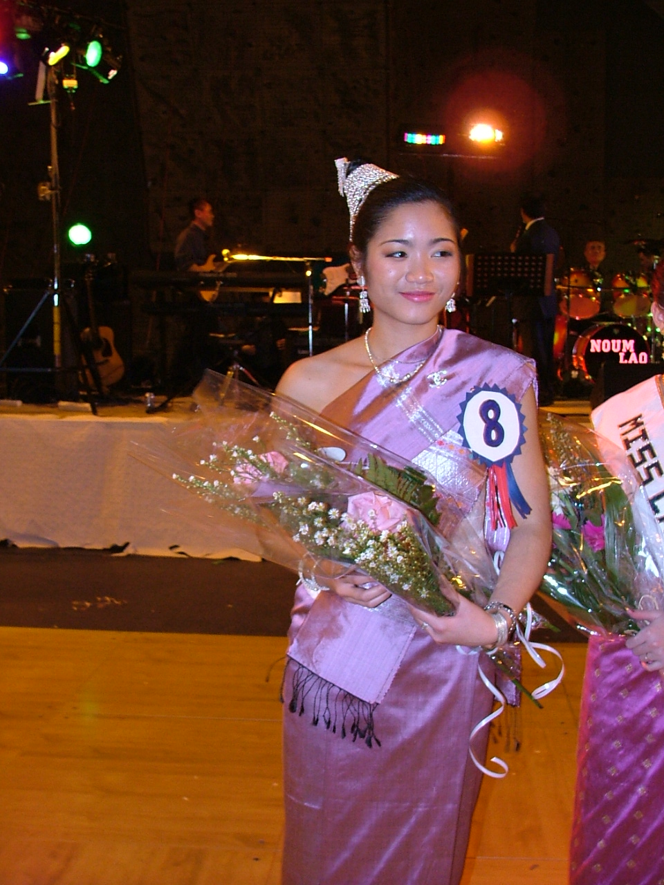 soirée fin année2006-élection miss lane-xang- lao Paris-311206 168.jpg